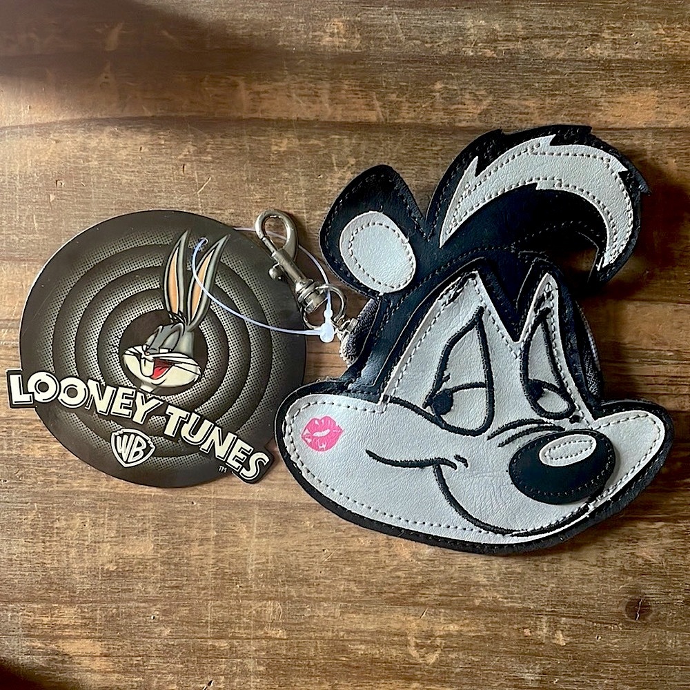 𝐍𝐖𝐓 RARE VINTAGE PEPÉ LE PEW COIN PURSE w/CLIP